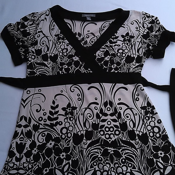 Apt. 9 Tops - APT. 9 Stretch Floral Tunic Top Black White Sz SM